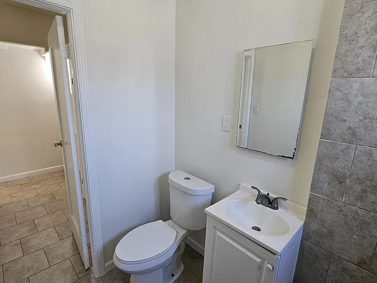 239 W 25th St #6 — Photo 4