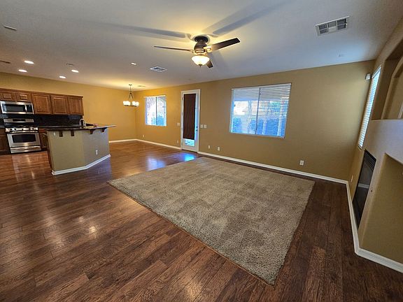 3rd image of 574 Newberry Springs Dr