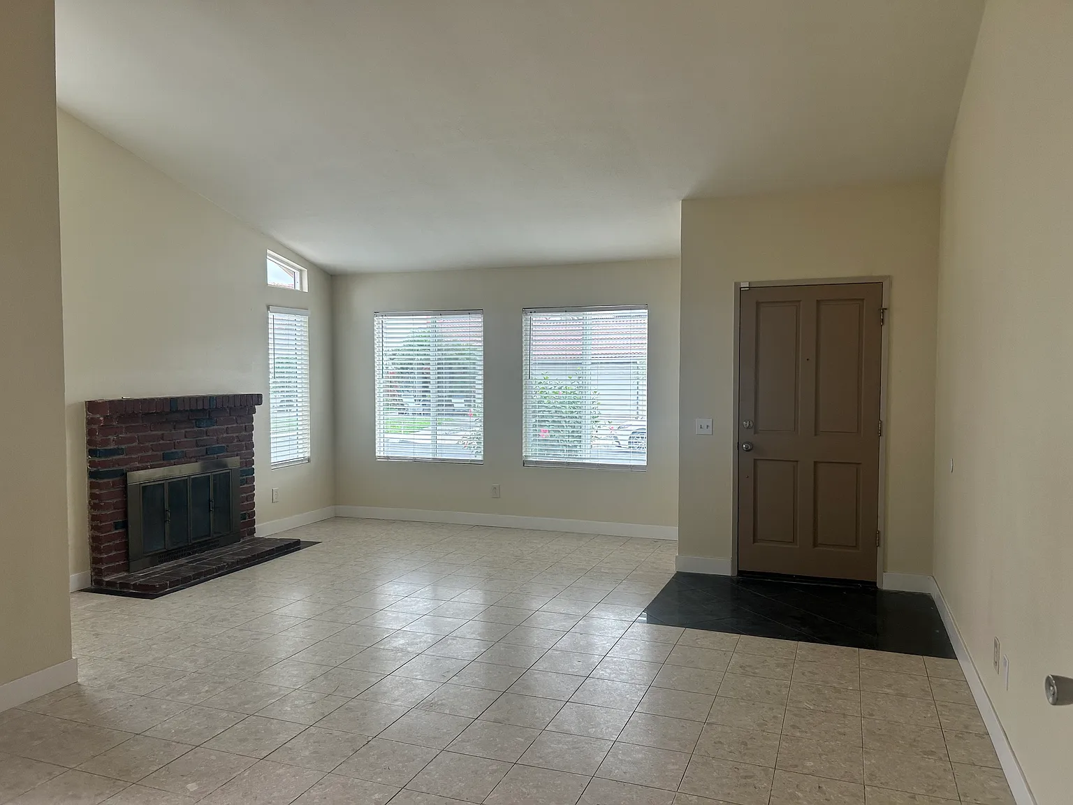 3 bed, 1284 sqft, $3,900 — Photo 3