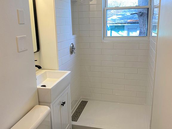 Main bathroom.