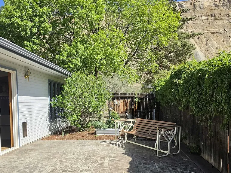 567 Milleman St — Photo 2