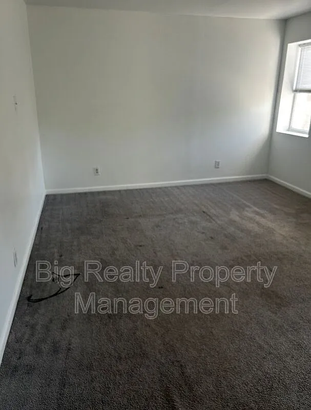 2 bed, 1.0 bath, $1,395 — Photo 3