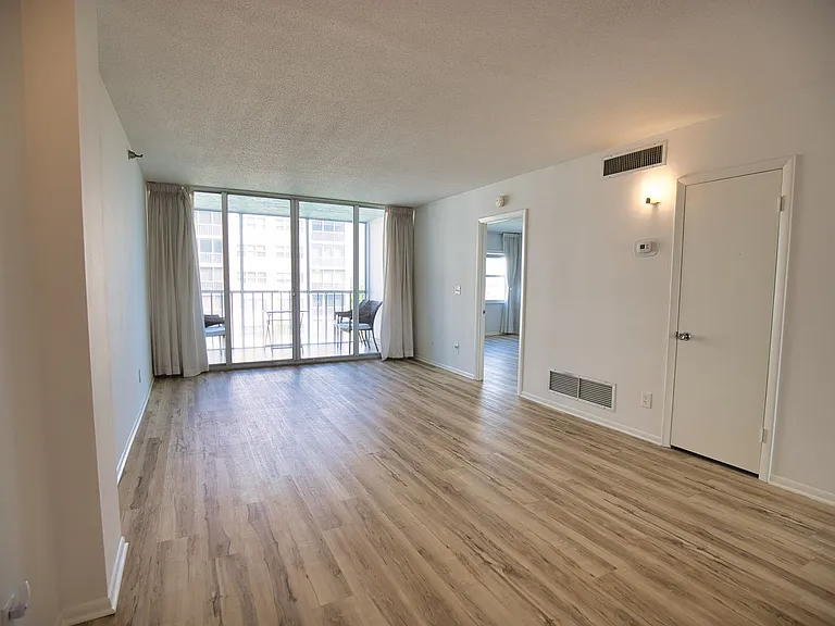 232 Saint Augustine Ave #502 — Photo 9