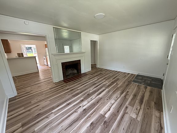 3rd image of 1302 Highland Ave