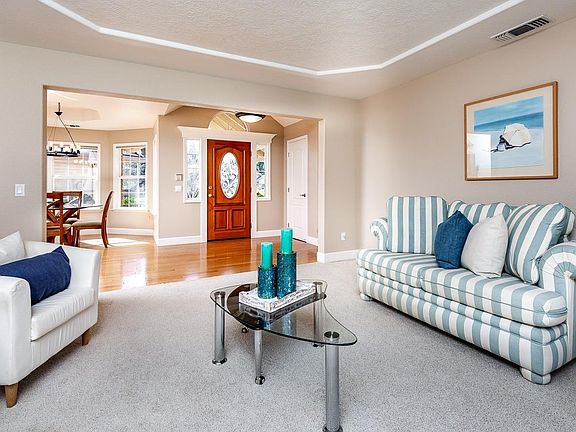 3rd image of 9697 Endsleigh Ct