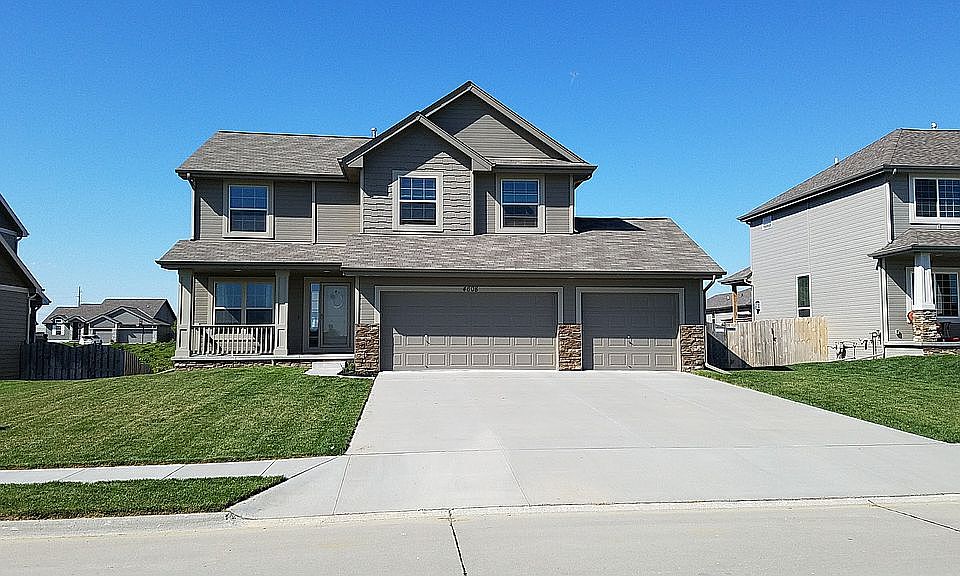 1st image of 4608 Helwig Ave