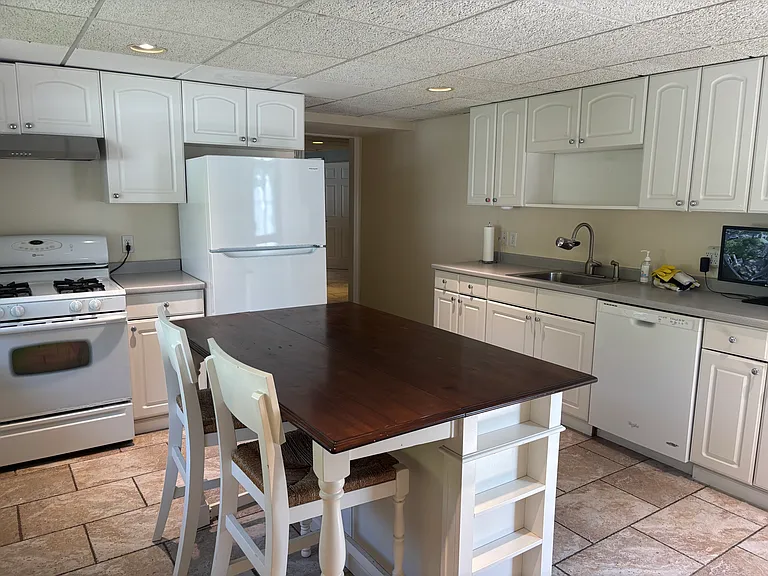 275 Evergreen Ave #B — Photo 12