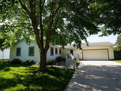 3022 Yorkshire Blvd, Charles City, IA, 50616