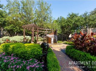 8 Oak Ct #1885, Houston, TX 77006