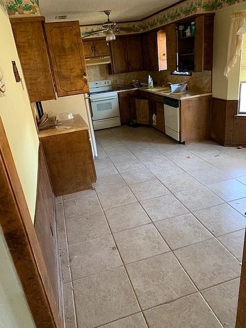 2nd image of 2707 Regal Dr