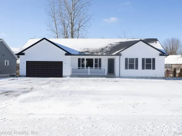 2035 Edward Ln E, Smiths Creek, MI 48074