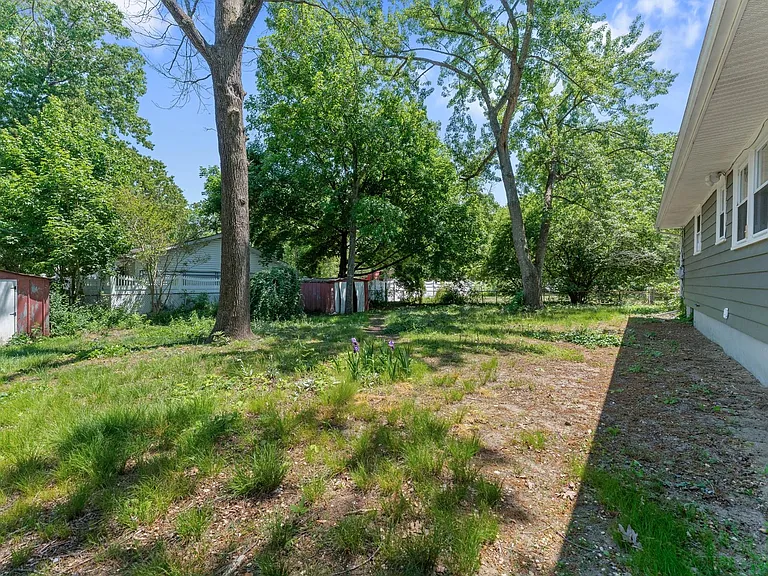 443 Manor Ave — Photo 25