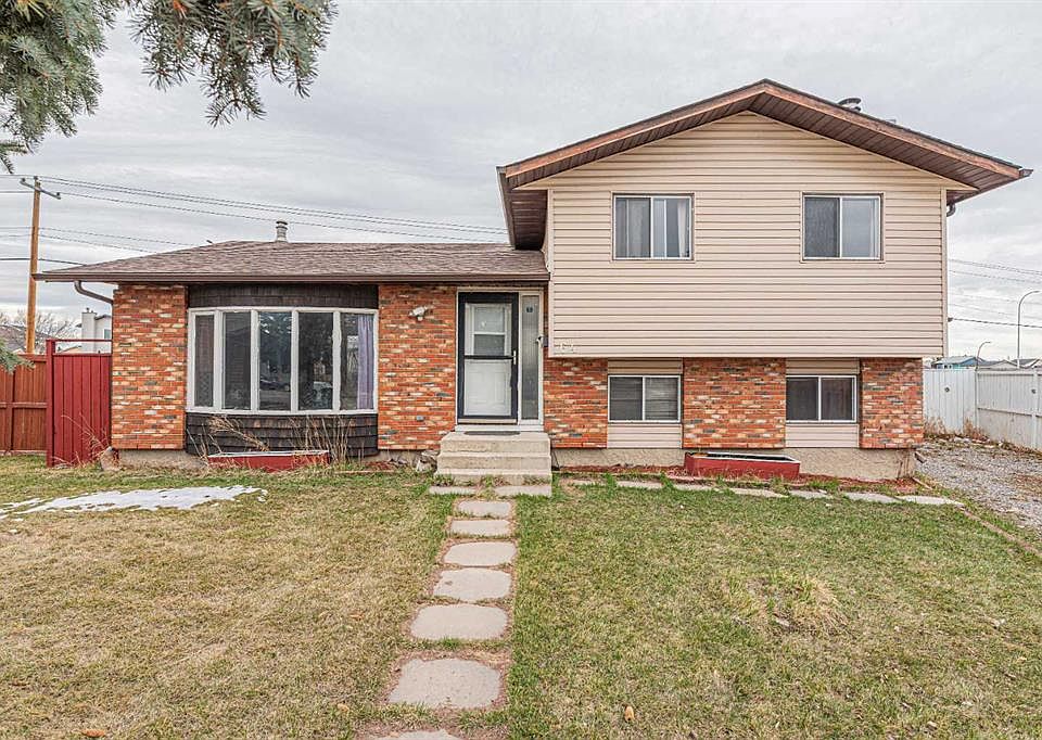 1st image of 64 SW Castledale Cres NE