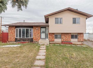64 SW Castledale Cres NE, Calgary, AB T3J 1X4