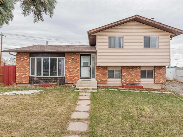 64 SW Castledale Cres NE, Calgary, AB T3J 1X4