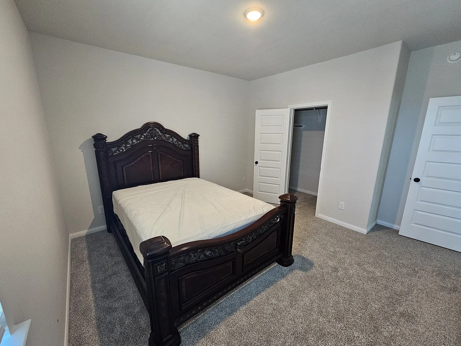 5 bed, 2719 sqft, $550 — Photo 2