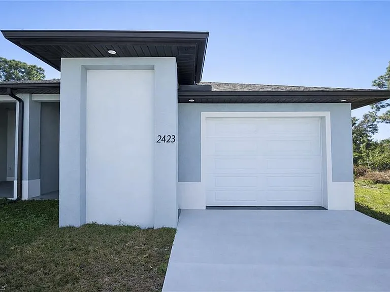2423 Milton Ave S — Photo 1