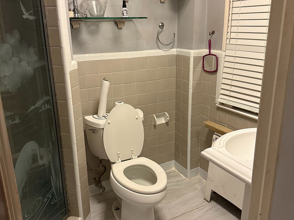 1st image of 115 W 41st St
