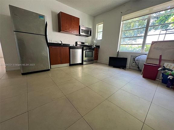 4th image of 504 14th St APT 103