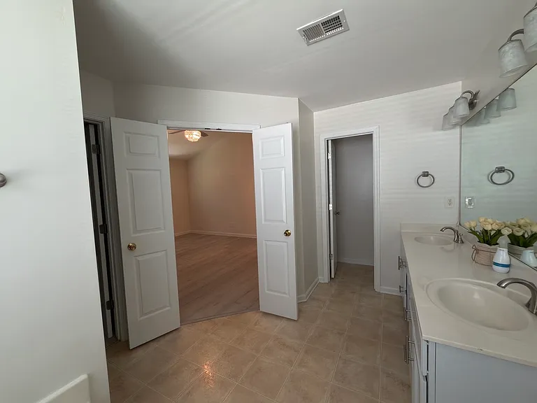 1570 Valley Club Dr — Photo 9