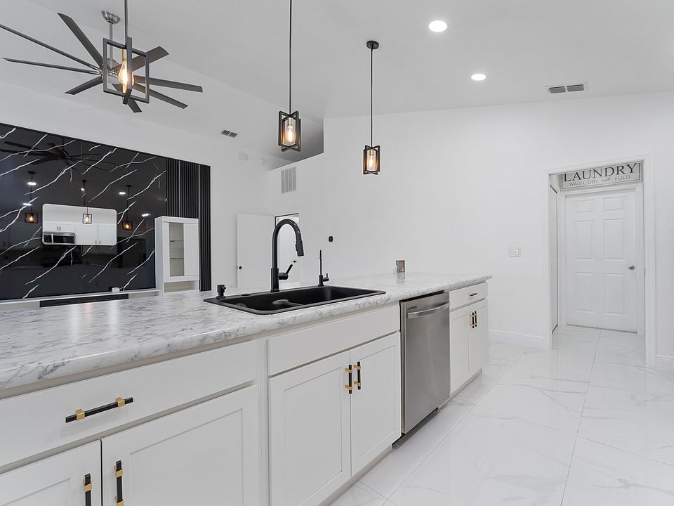 1st image of 522 Valentina Ln