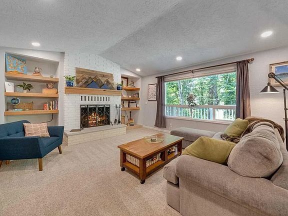 4th image of 495 College Dr NW