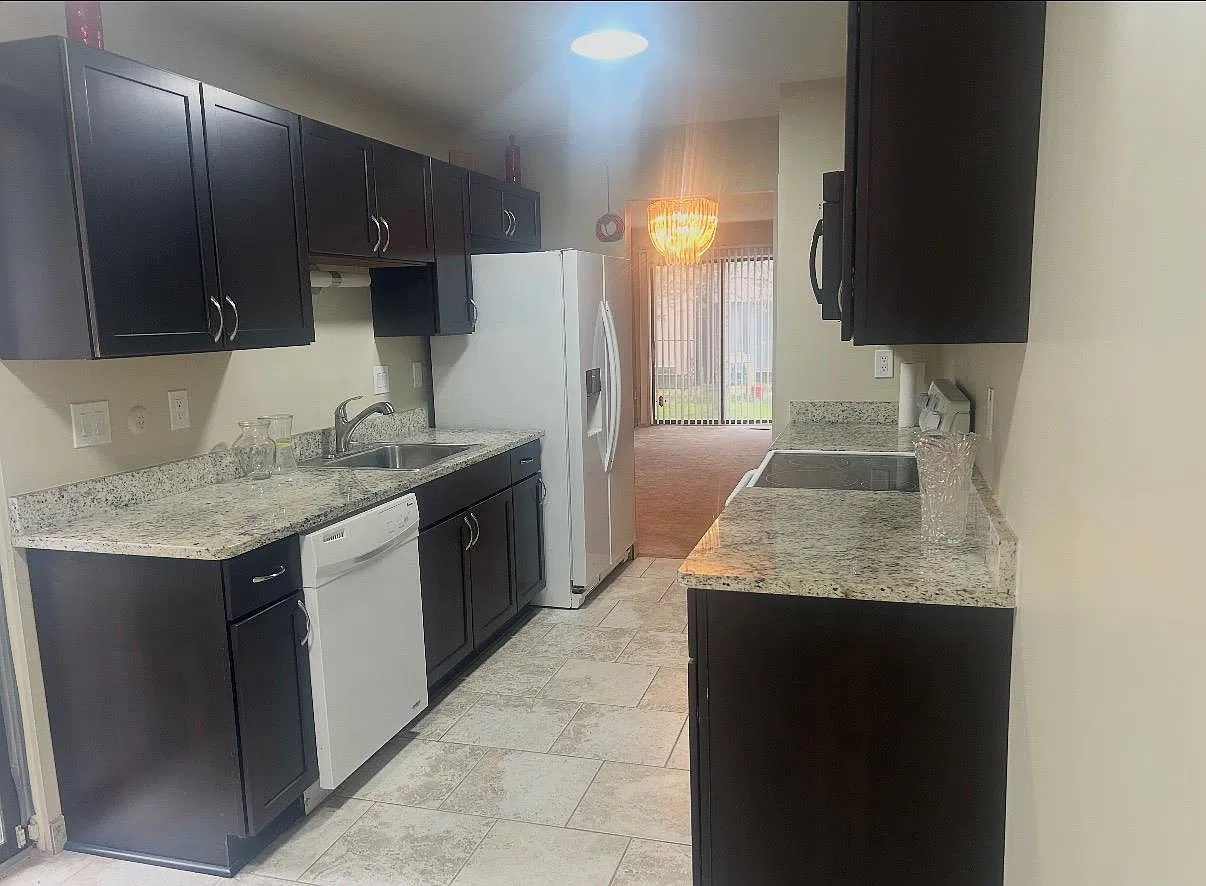 2 bed, 1.5 bath, 1403 sqft, $2,150 — Photo 2