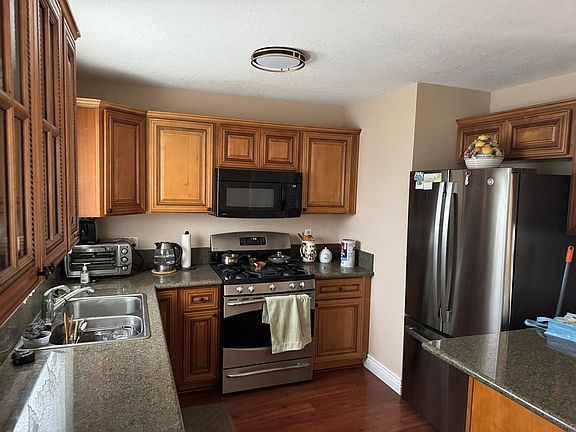2nd image of 6425 Thomas Dr