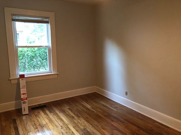 2nd image of 109 N Summit St