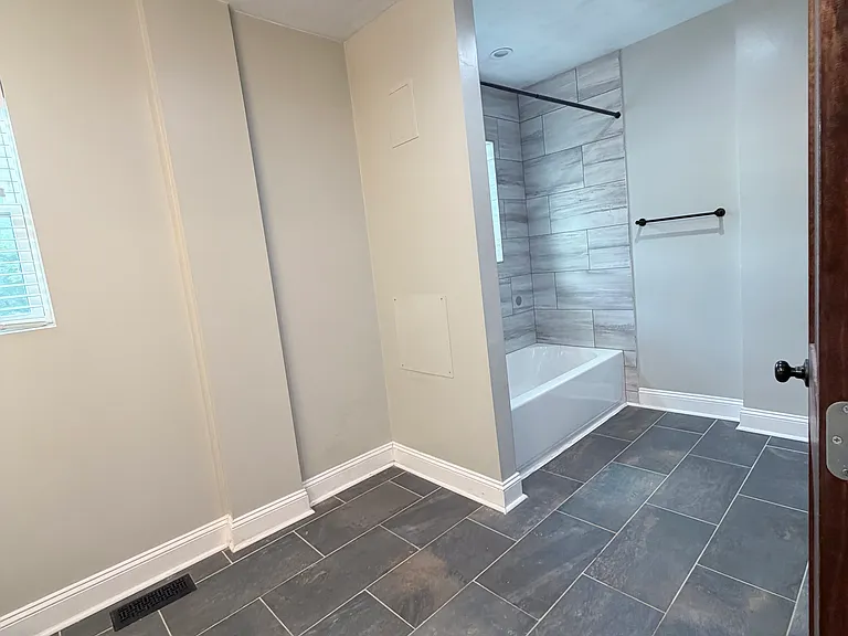 1074 E Columbus St — Photo 23