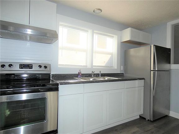 2nd image of 1917 Winfield Ave