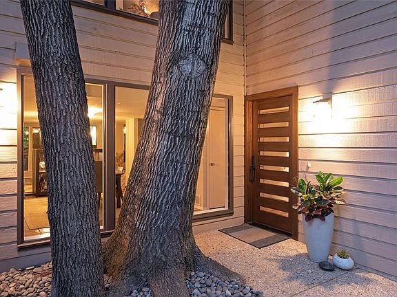 3rd image of 10565 Pagewood Dr