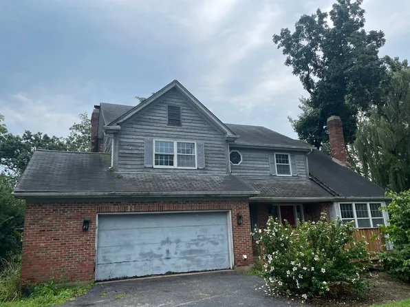 40W003 Russell Rd, Elgin, IL 60124