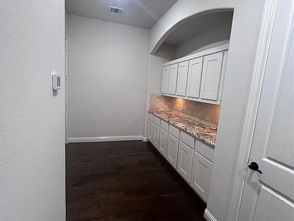 3rd image of 46 Sundown Ridge Pl