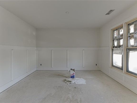 4th image of 225 Smokey Rd