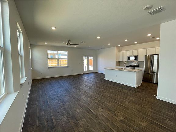 2nd image of 2924 Egan Dr