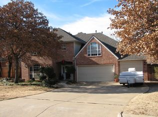 825 Fox Hill Dr, Edmond, OK 73034