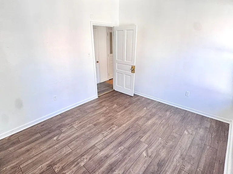 535 W Tilghman St — Photo 8