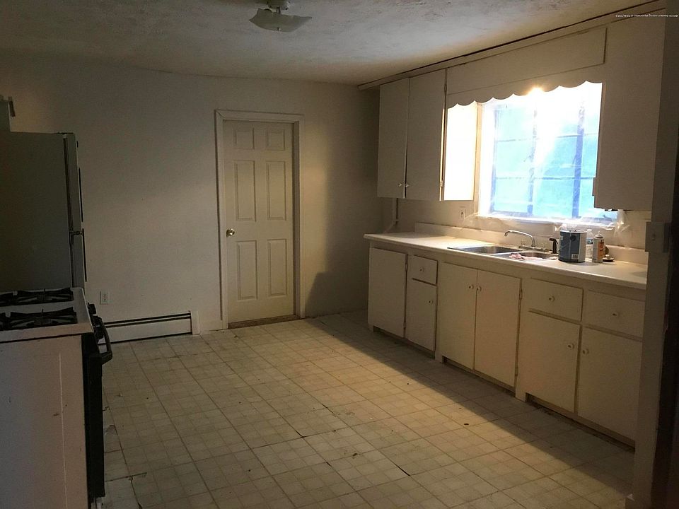 2nd image of 1233 Allen St