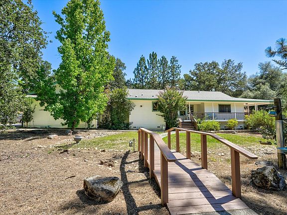 3rd image of 45241 Dillon Dr