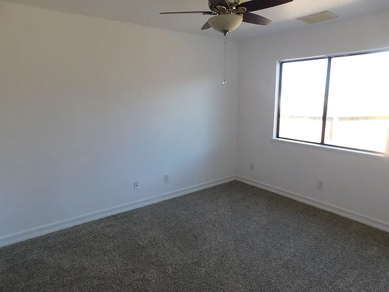 742 N Inyo St — Photo 10
