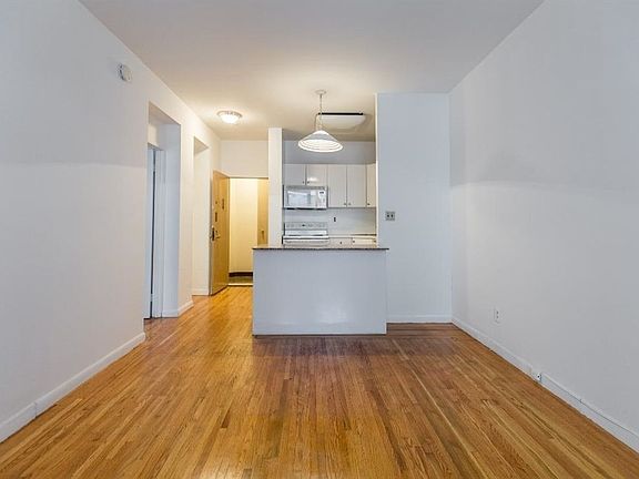 2nd image of 117 W 58th St APT 6H