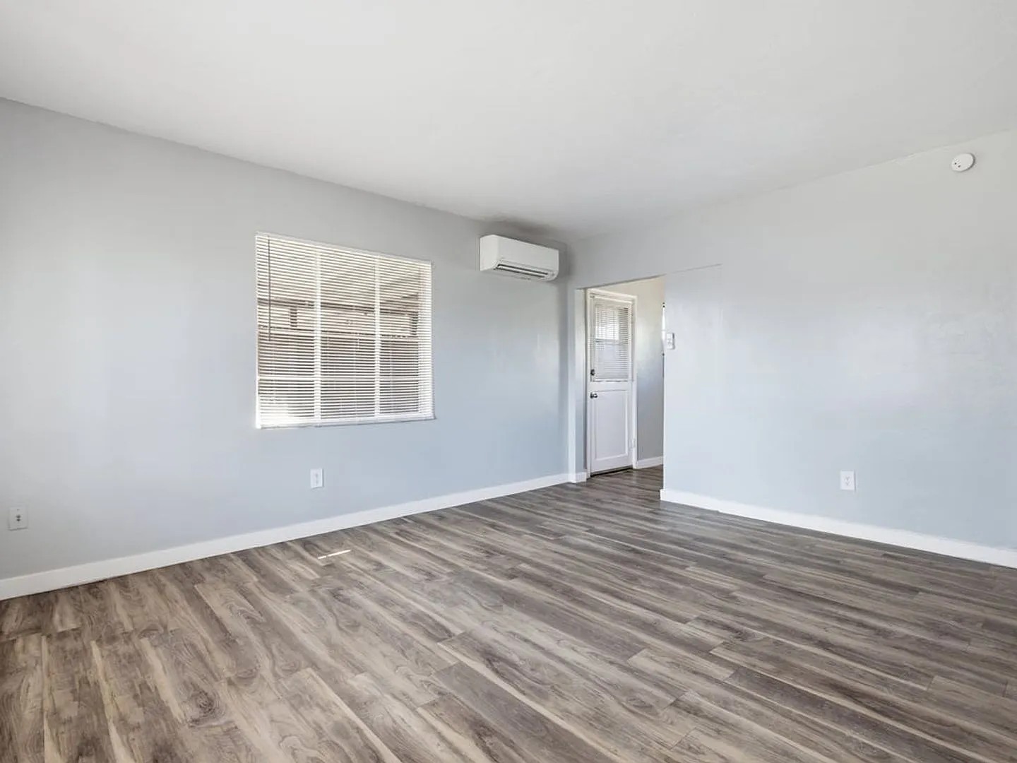 2 Bed 1 Bath with covered parking! — Photo 3