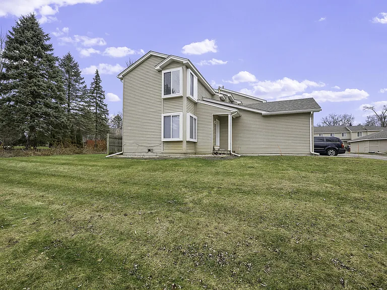 2245 S Commerce Rd — Photo 6