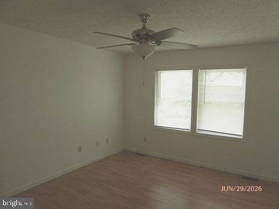 3rd image of 476 Elk Pl
