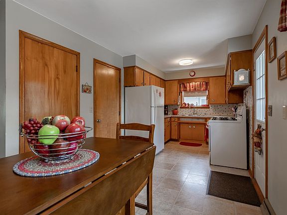 3rd image of 422 Murray St