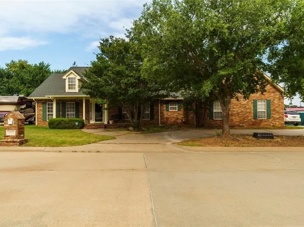 2812 Briar Creek Cir, Chickasha, OK 73018