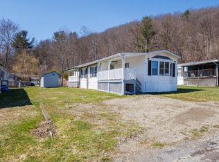 5 Edgewood Dr, Youngsville, PA