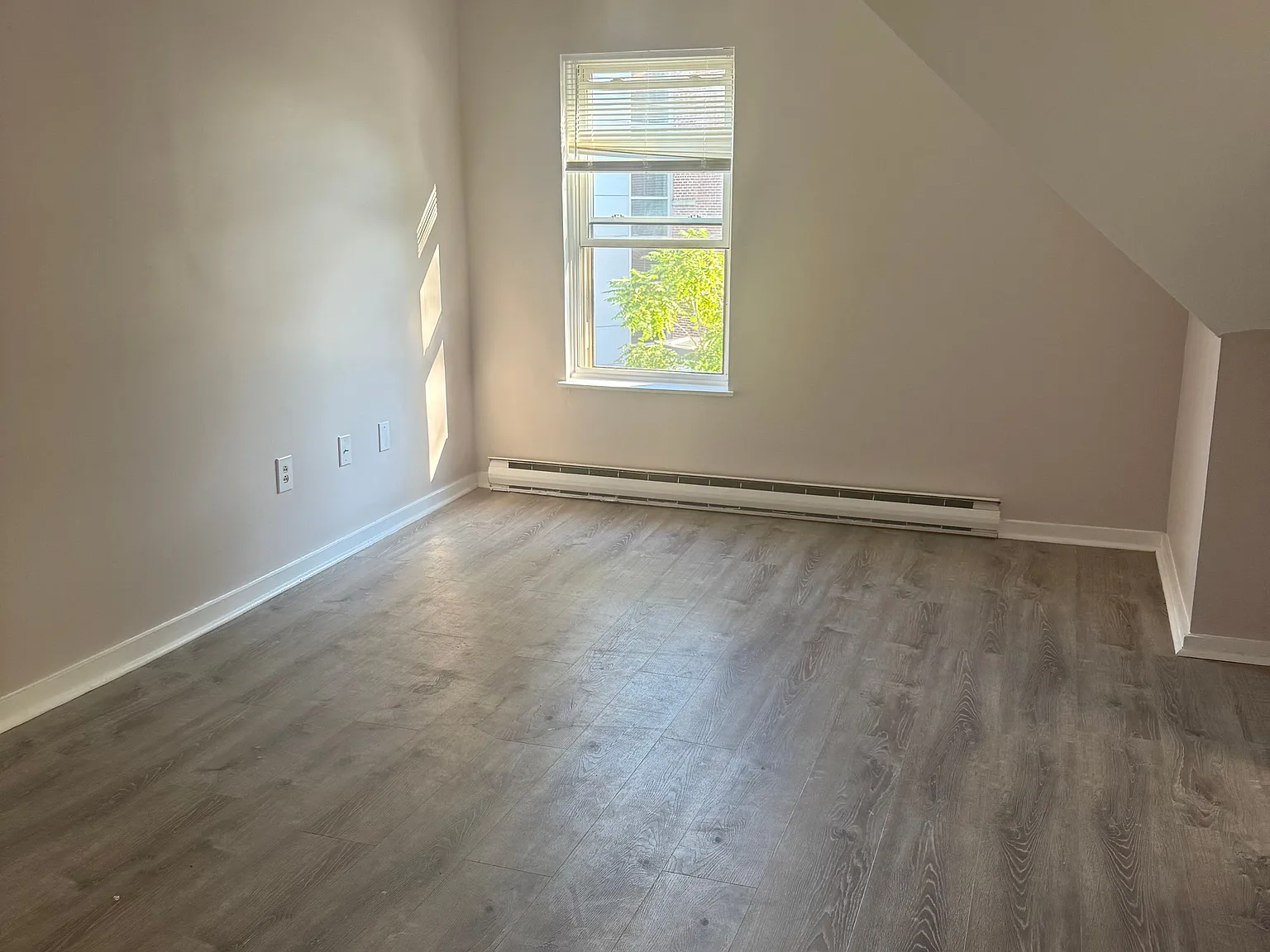 2 bed, 999 sqft, $2,400 — Photo 2
