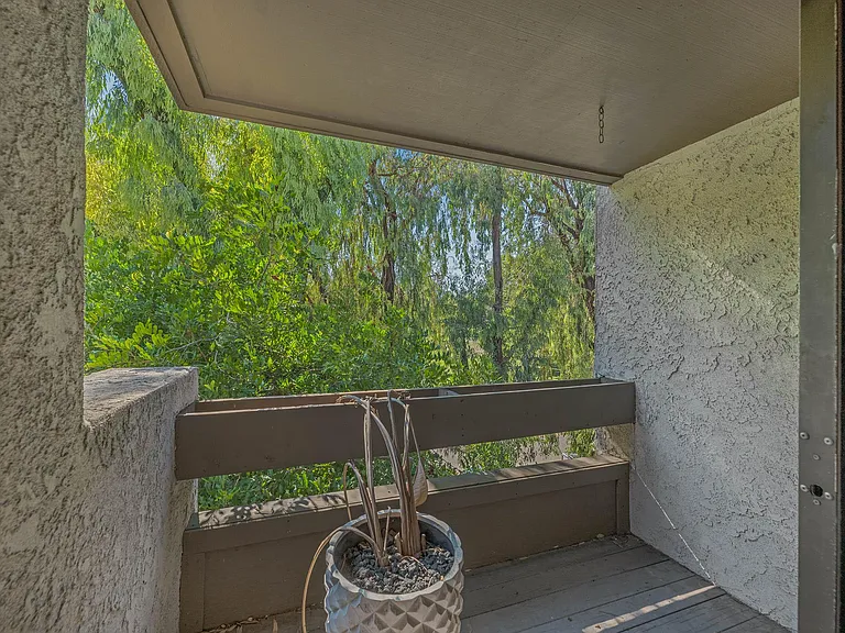 5800 Owensmouth Ave #7 — Photo 31